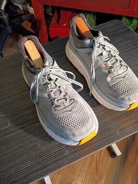 Hokas Men's Lightweight Gray Running Sneakers with Yellow Accent